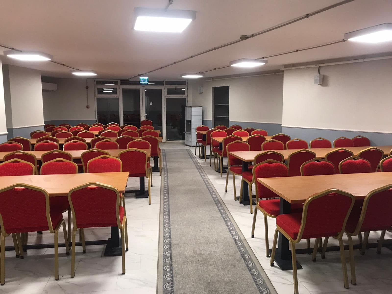 Çalışma Masası ve Kitaplık Alanları